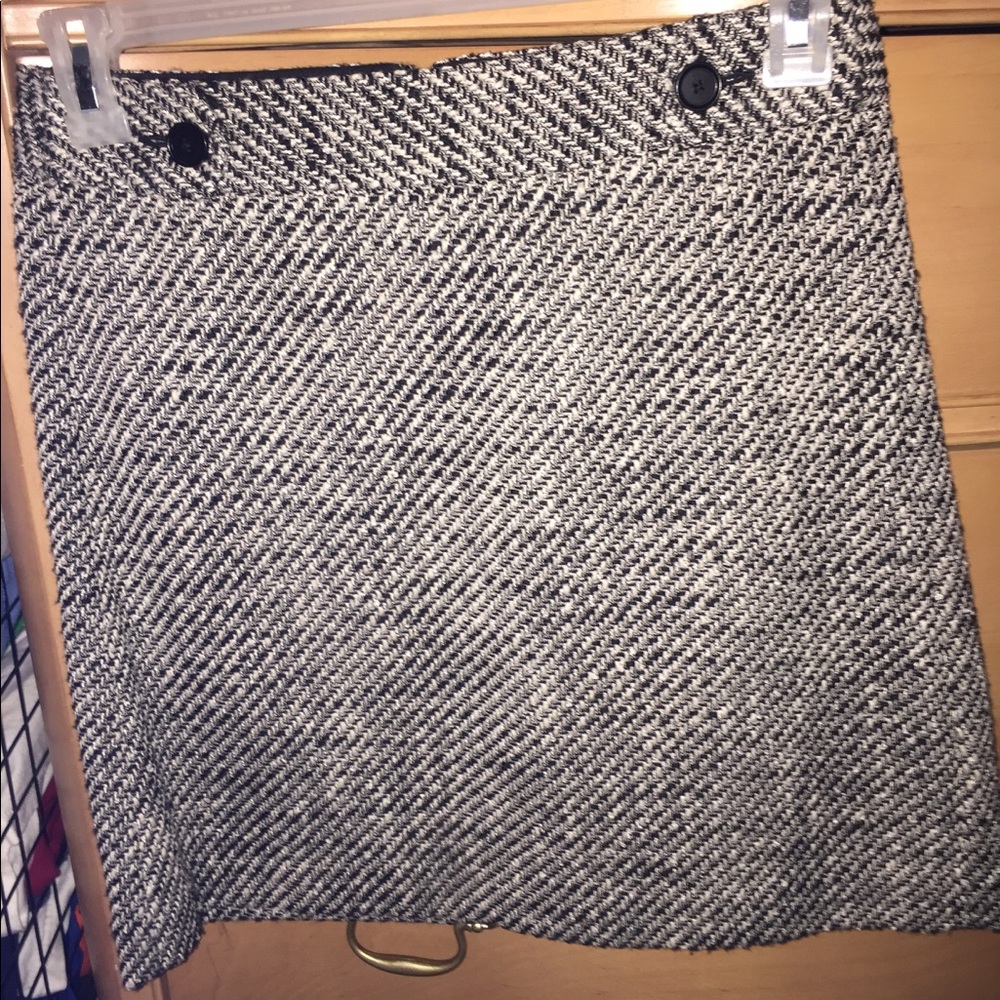 Loft black and white short skirt
