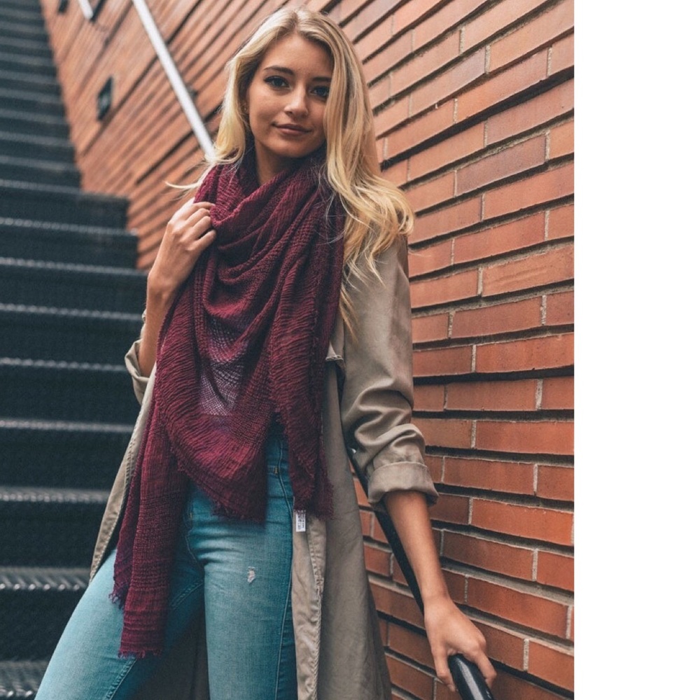 New❣️Burgundy Scarf with Frayed Edge - Picture 2 of 3