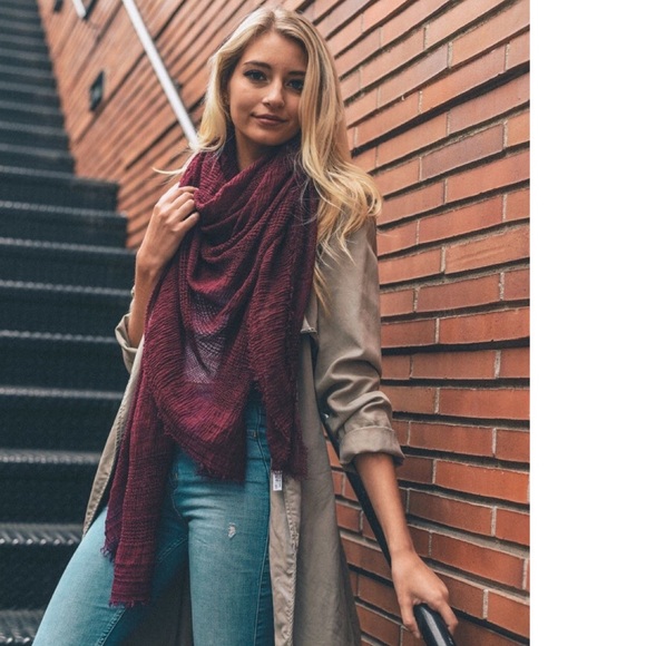 New❣️Burgundy Scarf with Frayed Edge - Picture 2 of 3