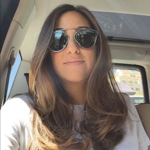 Meet your Posher, Lara