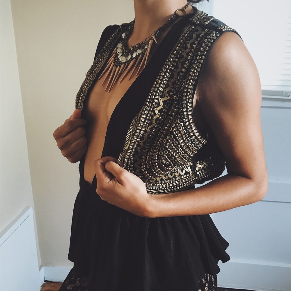 Xs black and gold caché vest