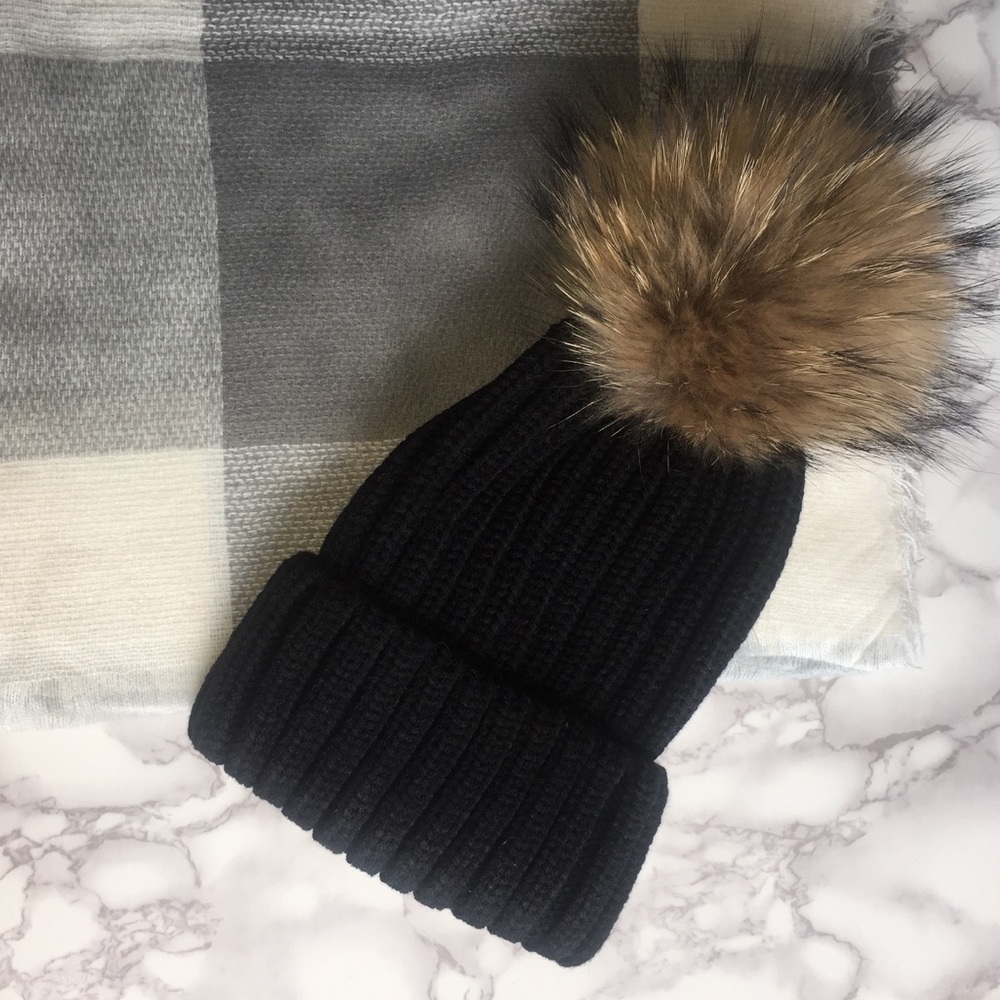 ✨RESTOCK✨ Beanie With Raccoon Pom Pom