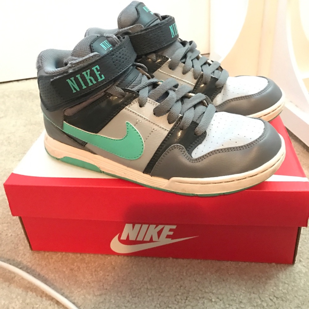 🎉 Nike Sneakers SALE 🎉