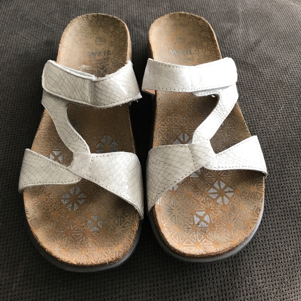 Weil by Orthaheel white slip on sandals size 7