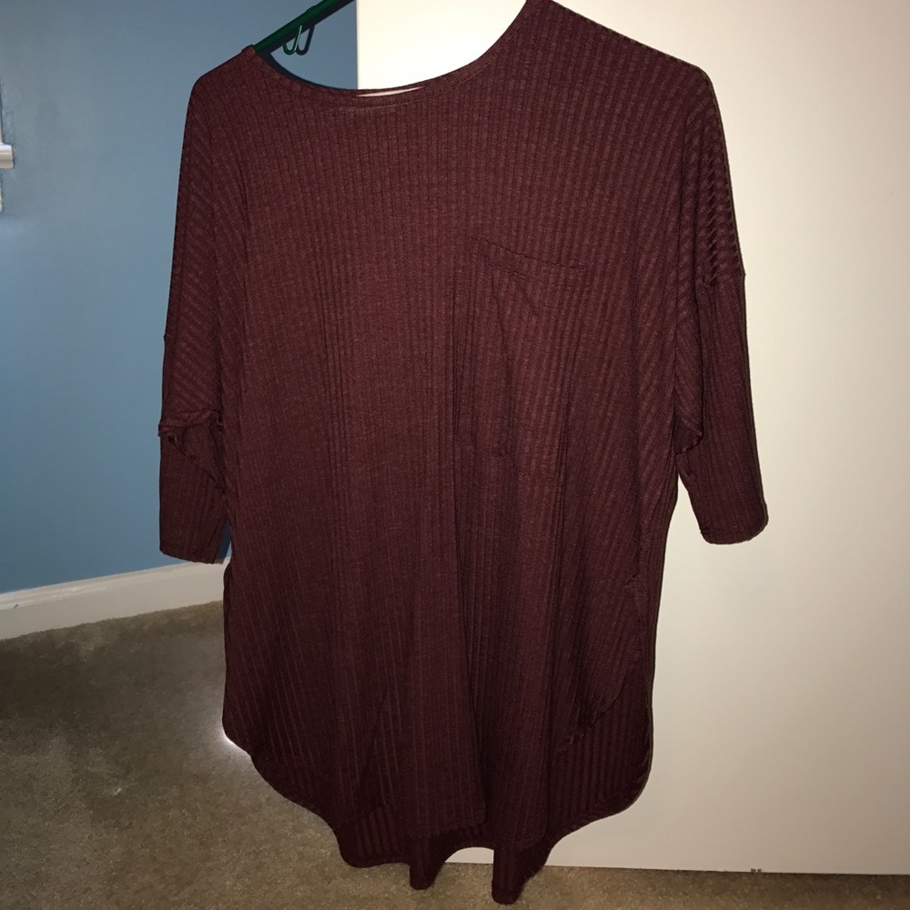 Maroon 3 quarter length top