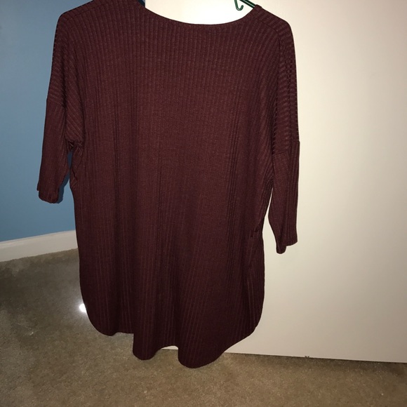 Maroon 3 quarter length top - Picture 2 of 3