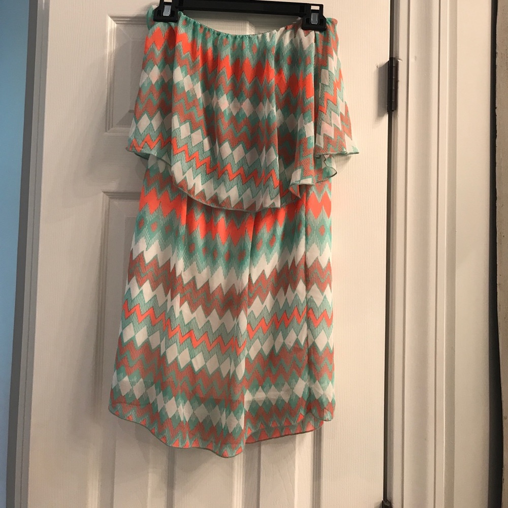 Bright chevron strapless dress