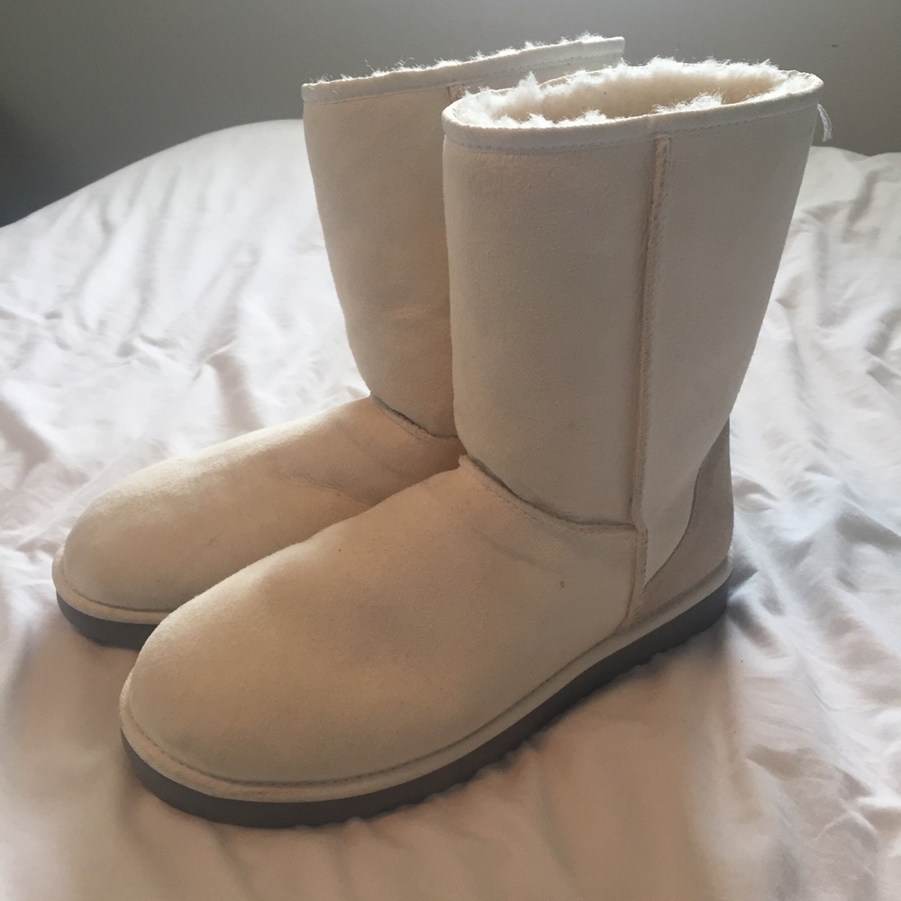 White classic short uggs