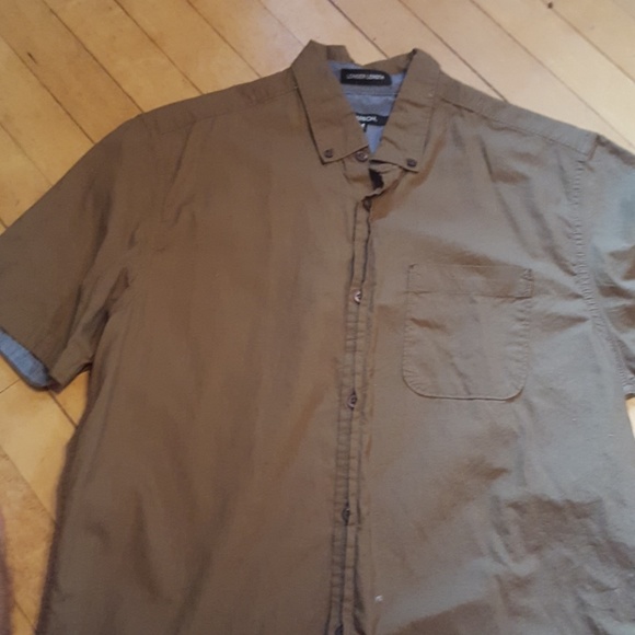 Green button down t-shirt. - Picture 3 of 3