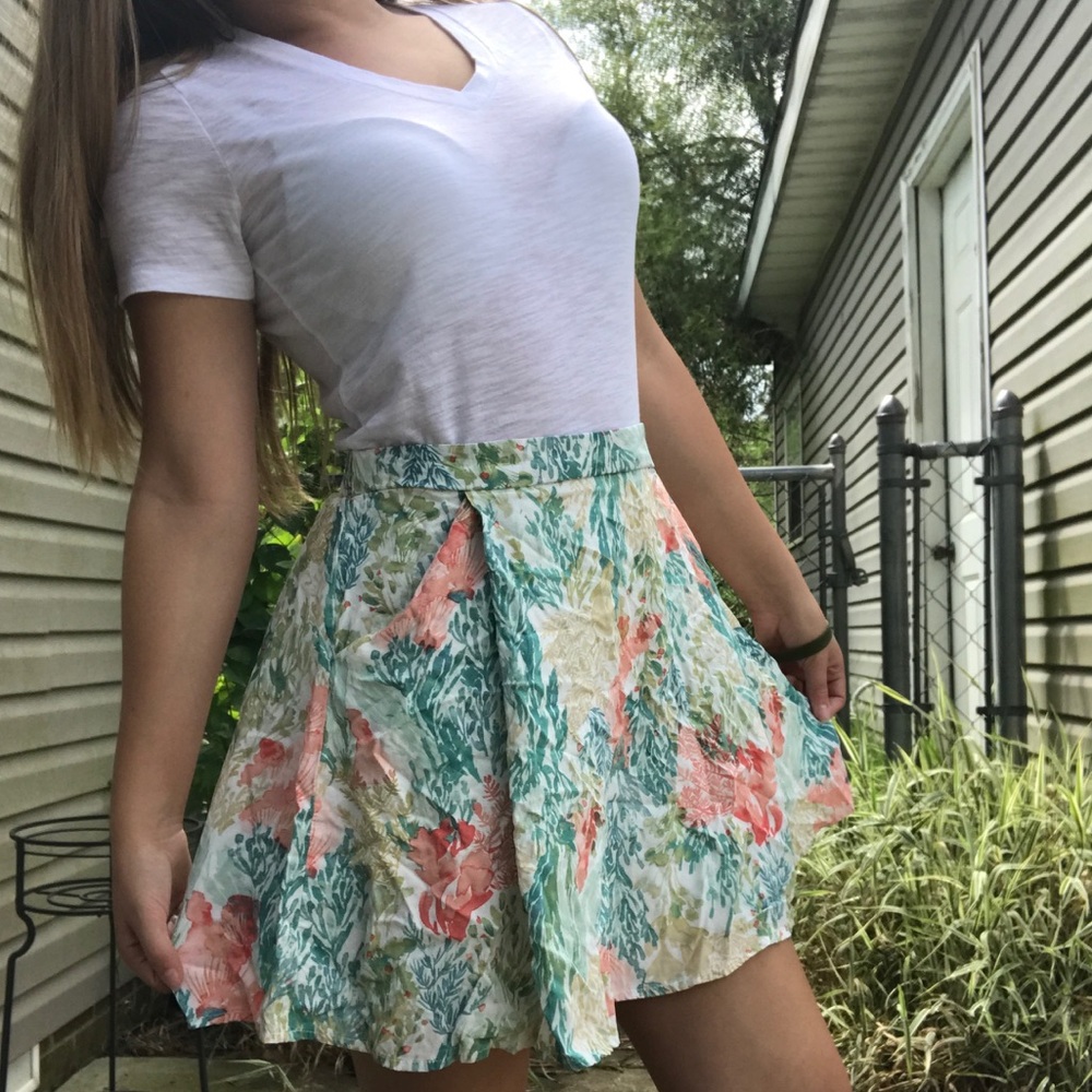 OLD NAVY FLORAL SKIRT B111
