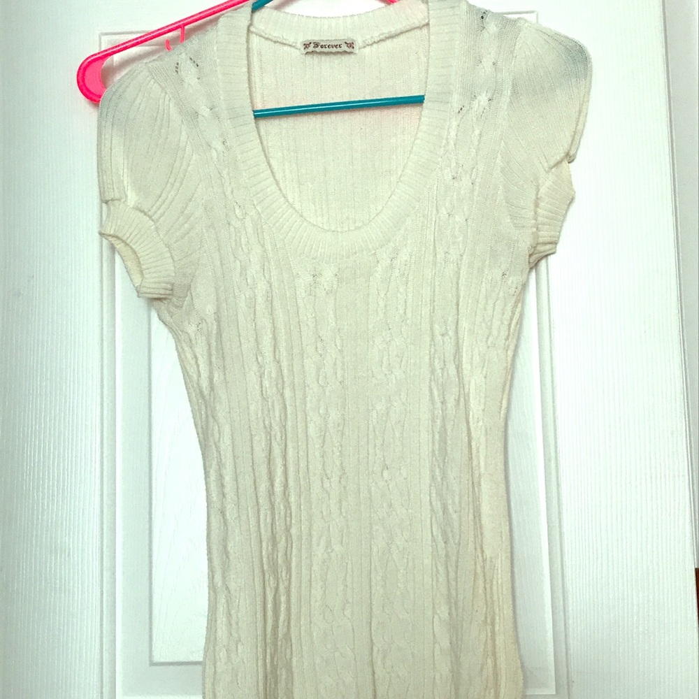 Short sleeve sweater