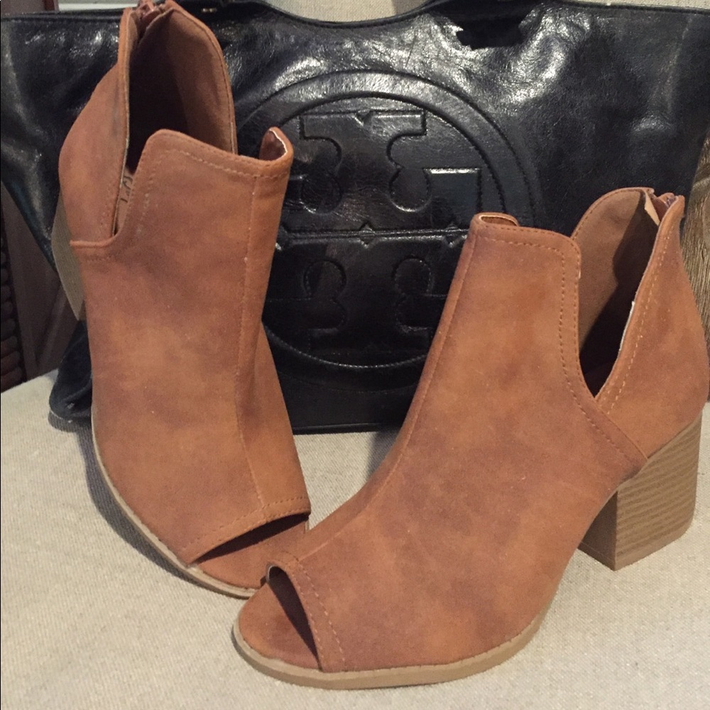 Qupid New Vegan Leather Cognac Booties Sz 6