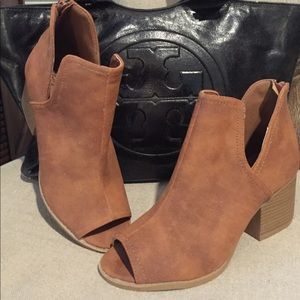 Qupid New Vegan Leather Cognac Booties Sz 6
