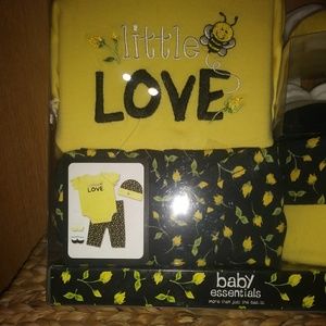 NEW Baby Essentials 5 Piece Gift Set 3-6 Months