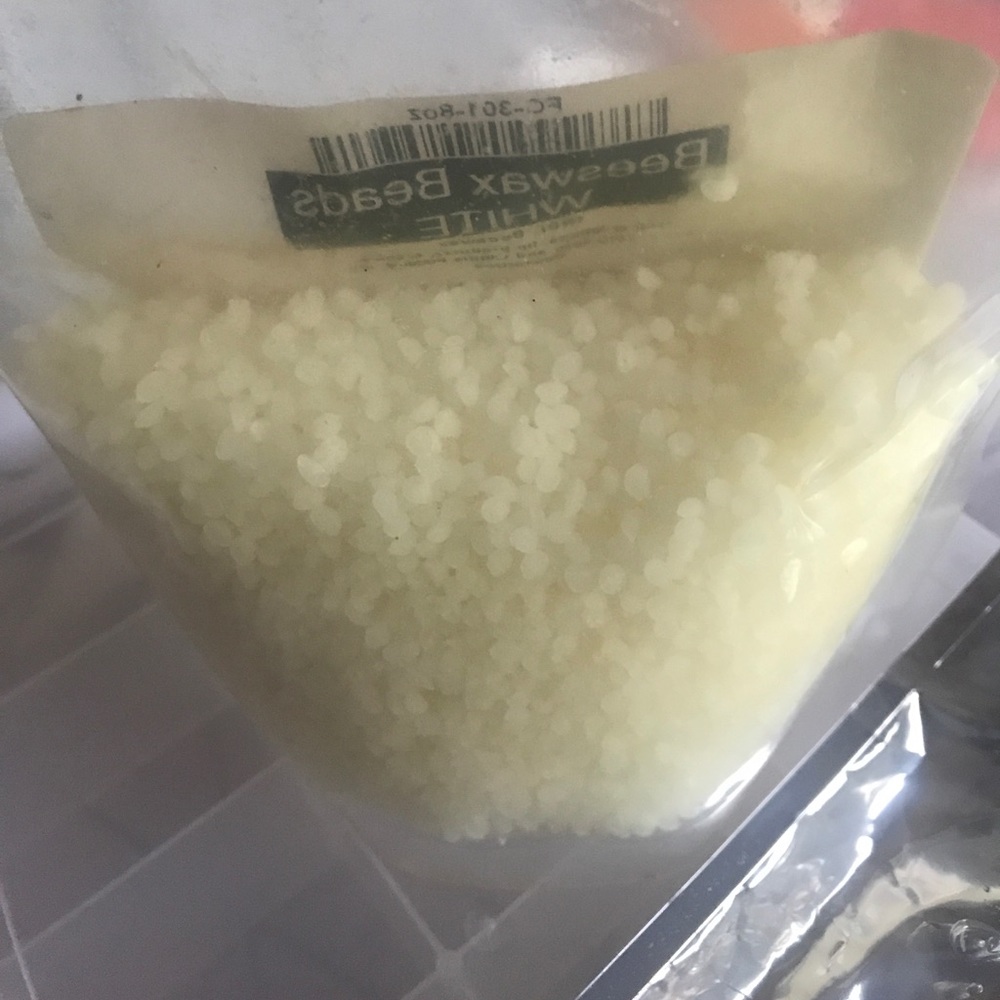 Beeswax beans/ vesagel for lipstick and lip gloss