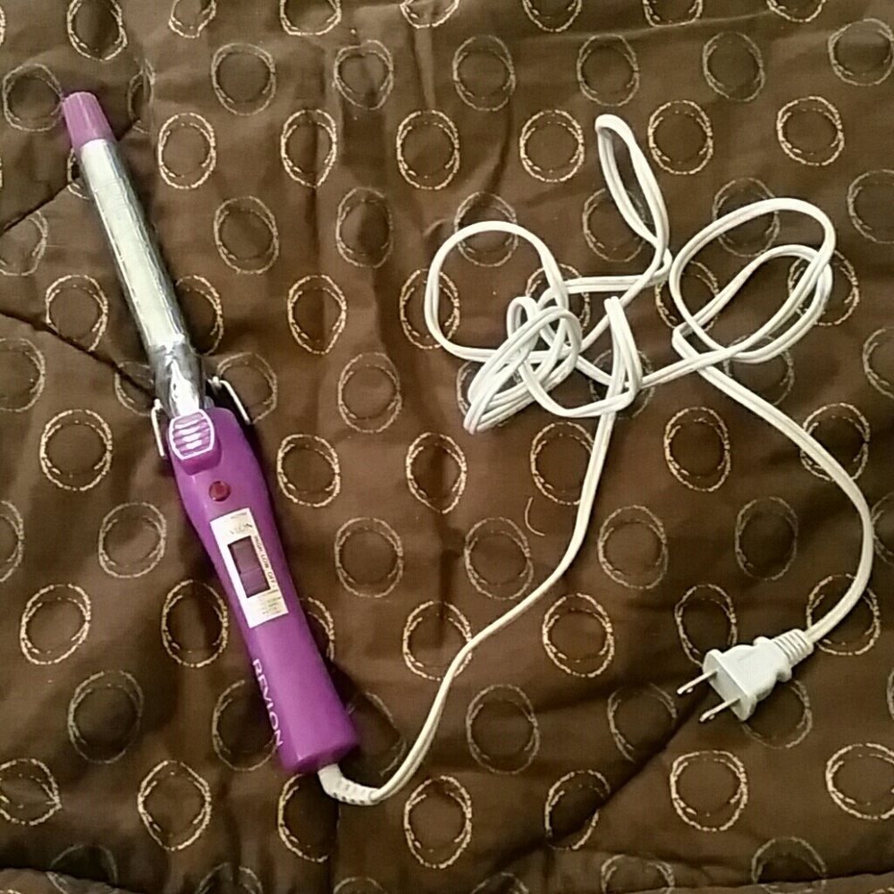 Revlon curling iron 3/4"