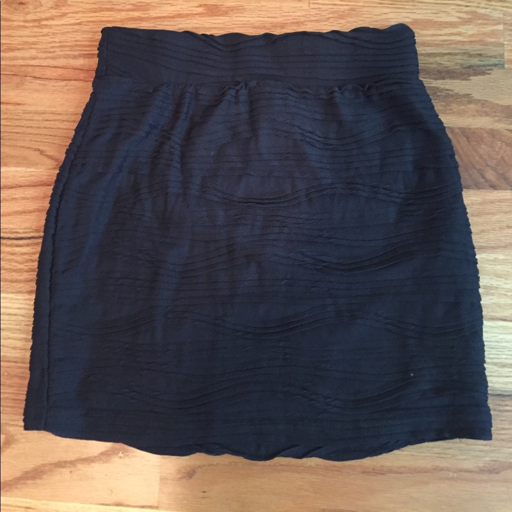 Textured black bodycon skirt