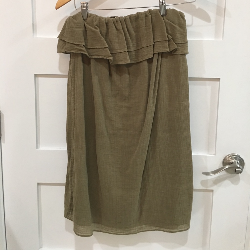 Ruffle strapless dress