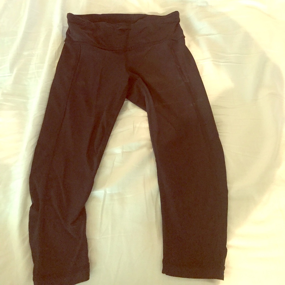 Knee length black workout capris