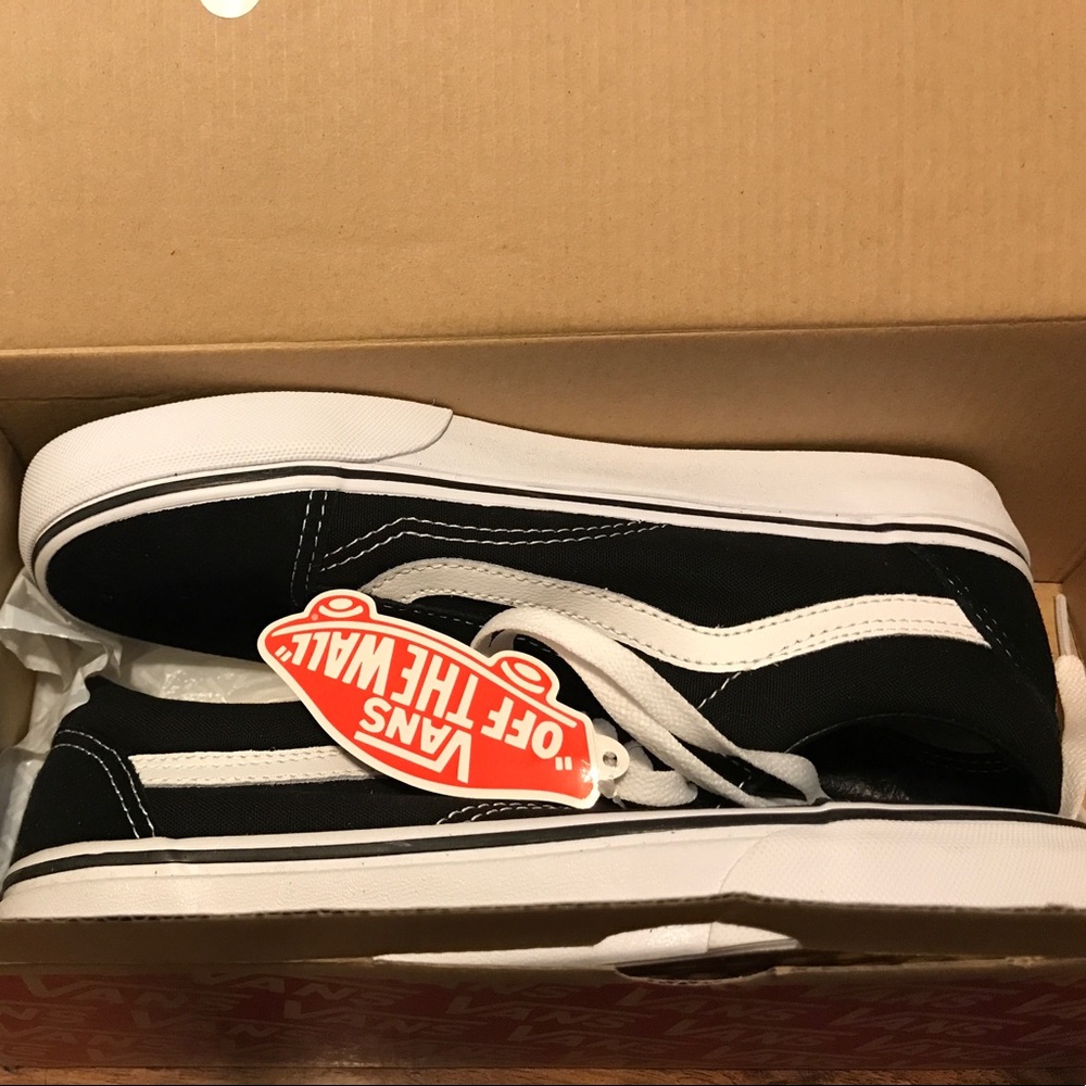 BRAND NEW VANS Old Skool Sneakers, b&w, sz 8 Women
