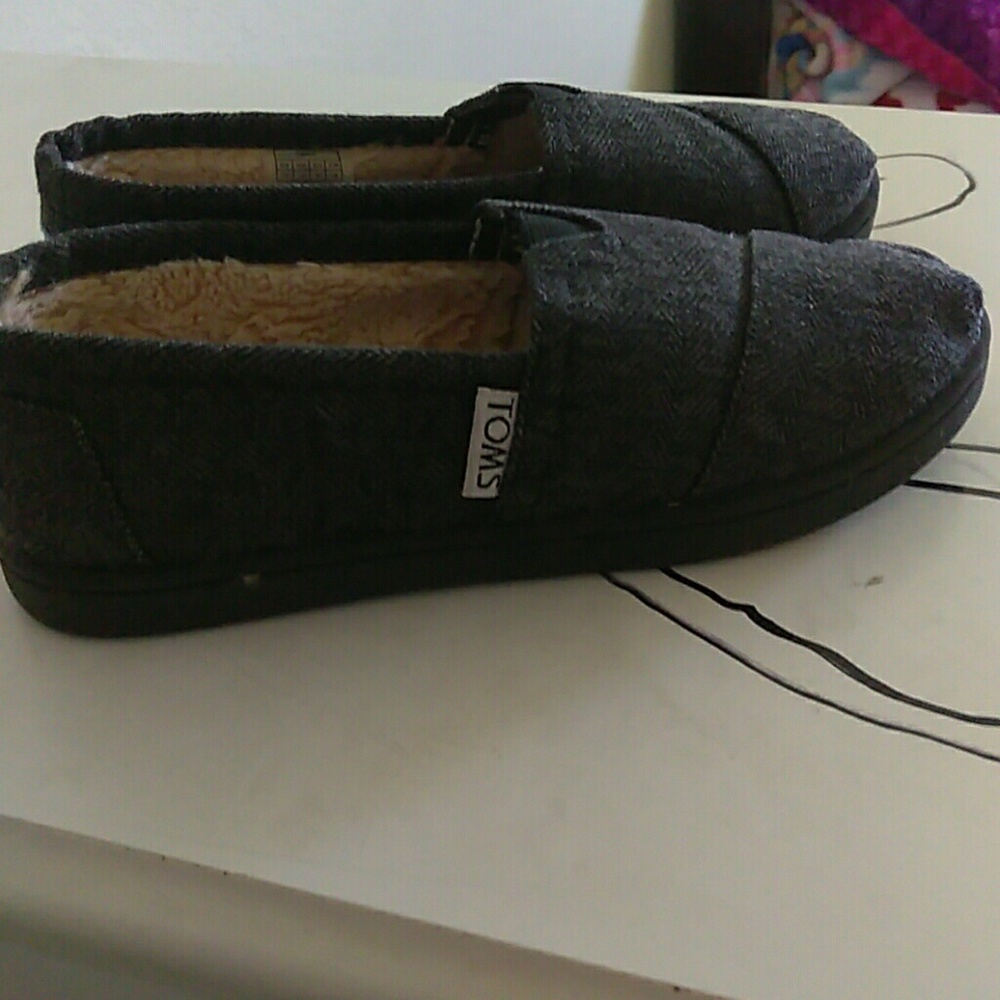 Gray toms