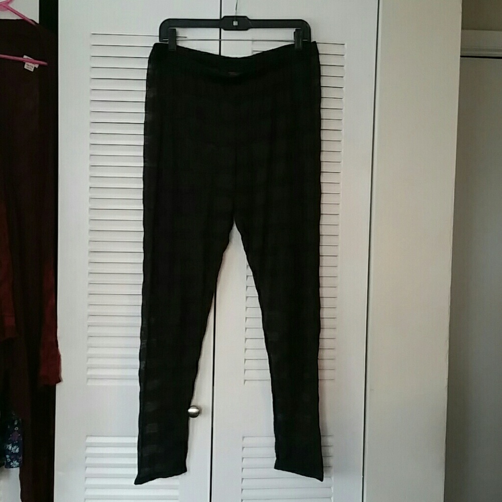 Sheer, patterned leggings