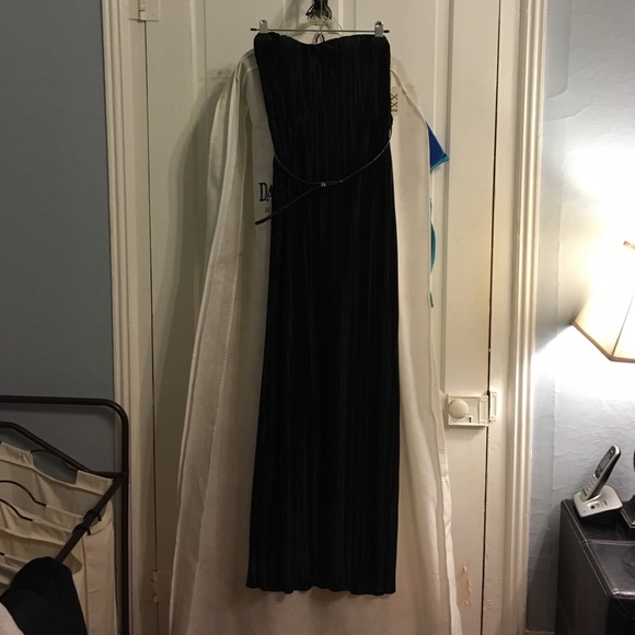 Black pleated maxi dress - Picture 1 of 3