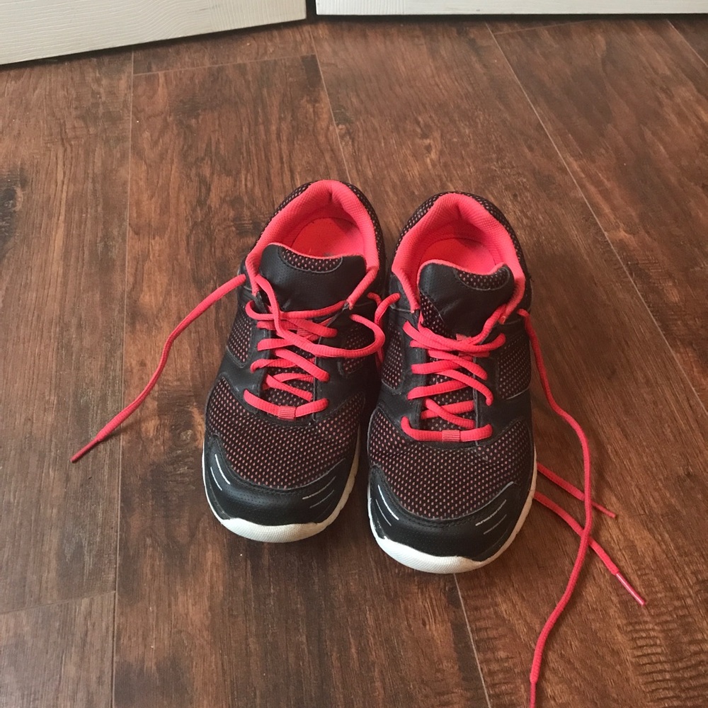 XXI black and pink Tennis Shoes