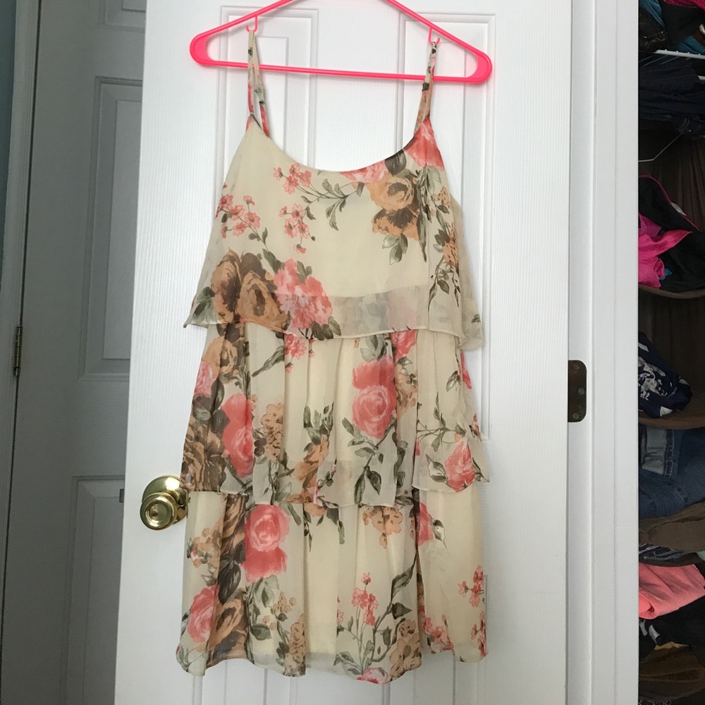 Beautiful airy dress- adjustable straps