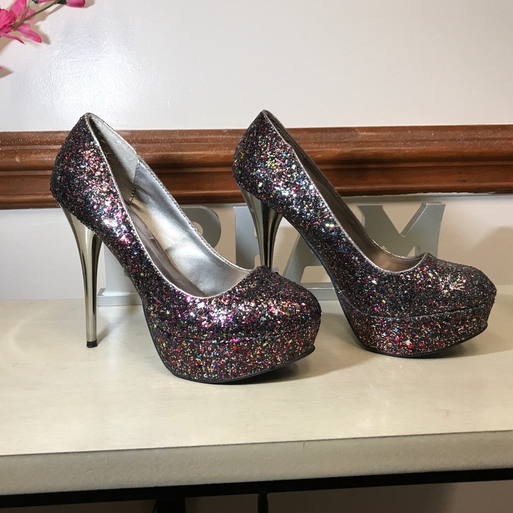 😍😍SUPER CUTE GLITTER HEELS💓💋Sz 8 ▪️
