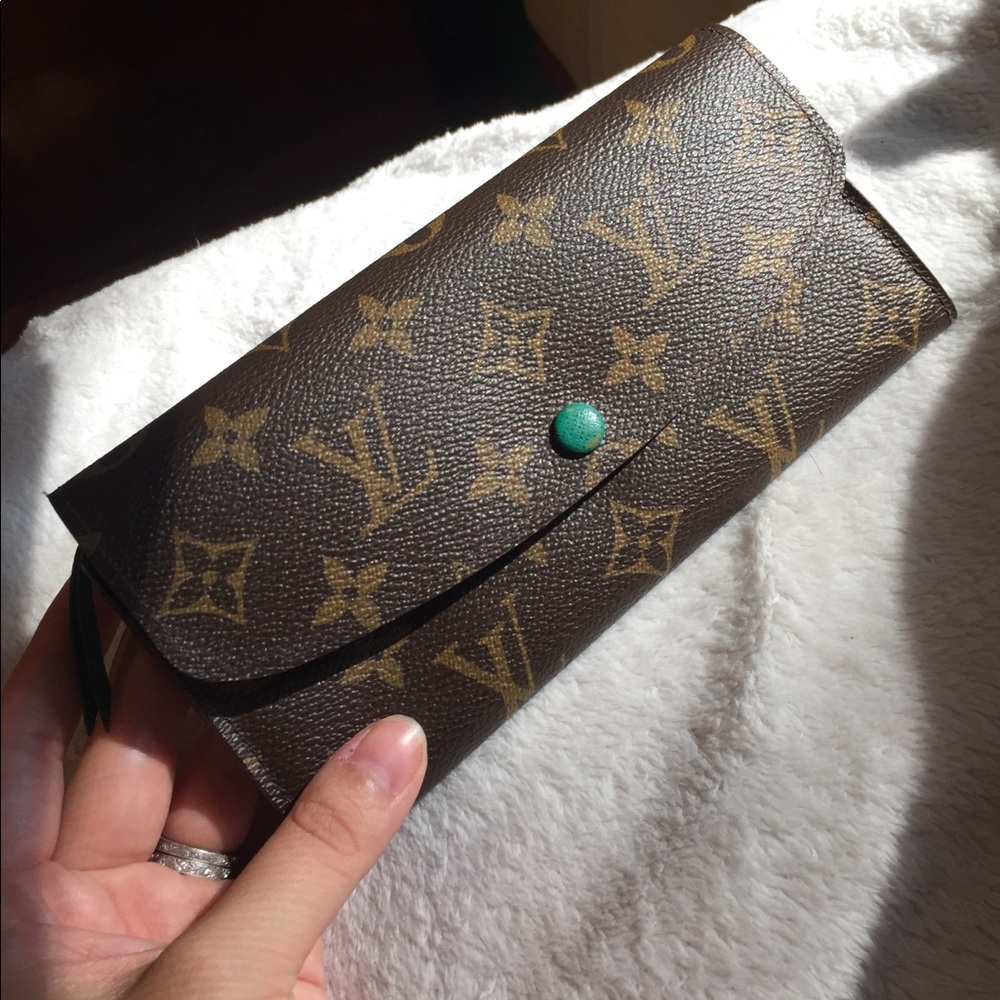 Louis Vuitton emilie wallet cheaper on MERC.