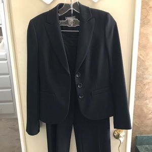 Classic, Ann Taylor black suit 00P