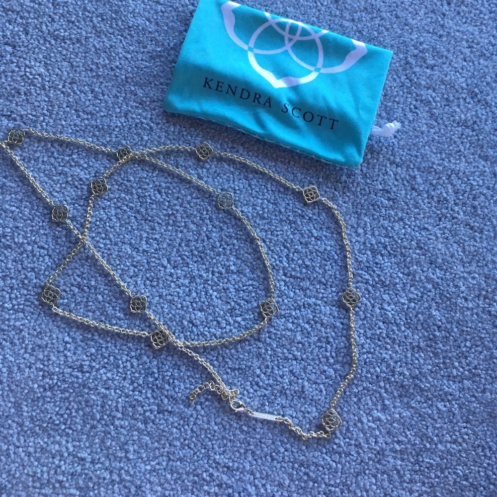 Kendra Scott necklace