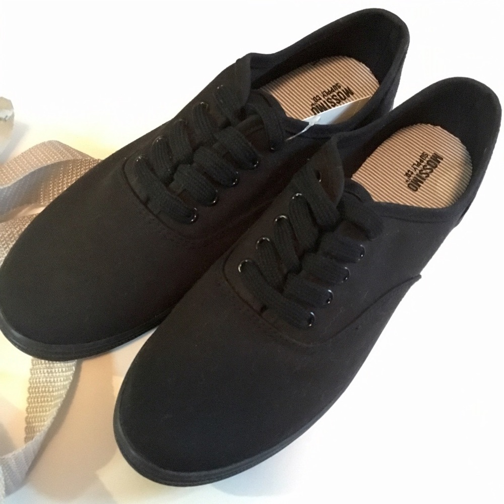 ♣️NWT Mossimo basic all black canvas lace ups