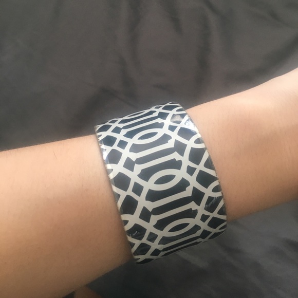 Black pattern cuff - Picture 2 of 2