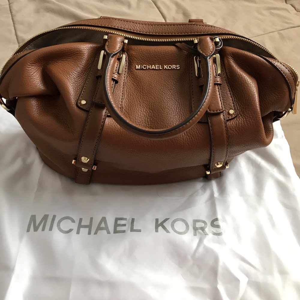 SOLD!! 💯Authentic Leather Michael Kors satchel (Bedford)