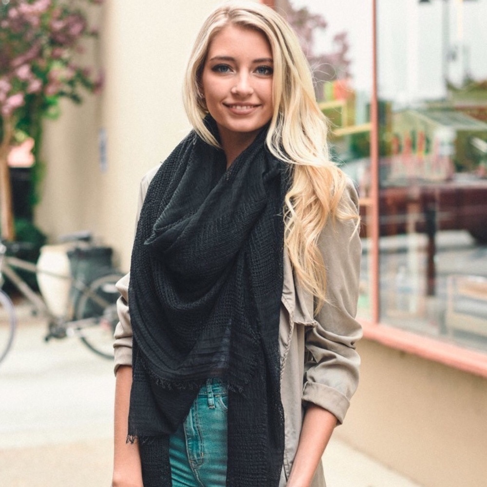 New❣️Black Frayed Edge Scarf