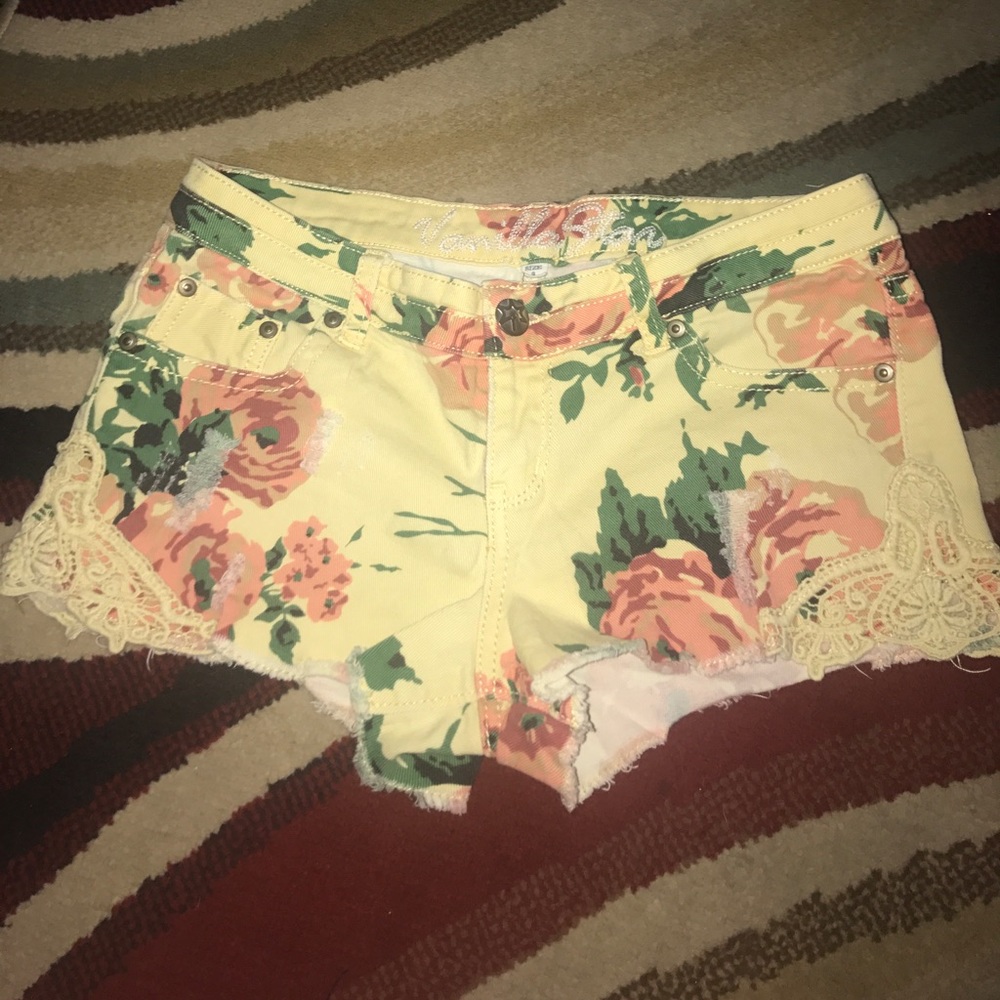 Vanilla Star Shorts
