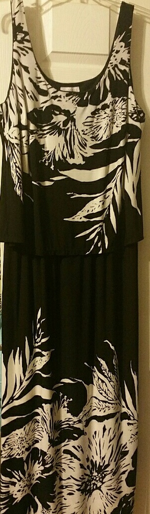 Roz&Ali classic black and white maxi dress