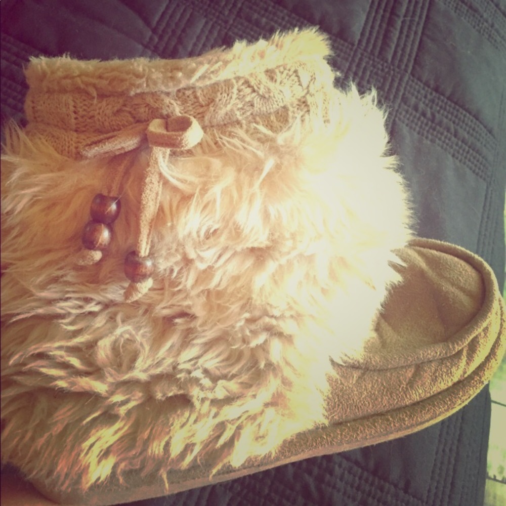 Dr Scholl's size 7 furry Chewy boots