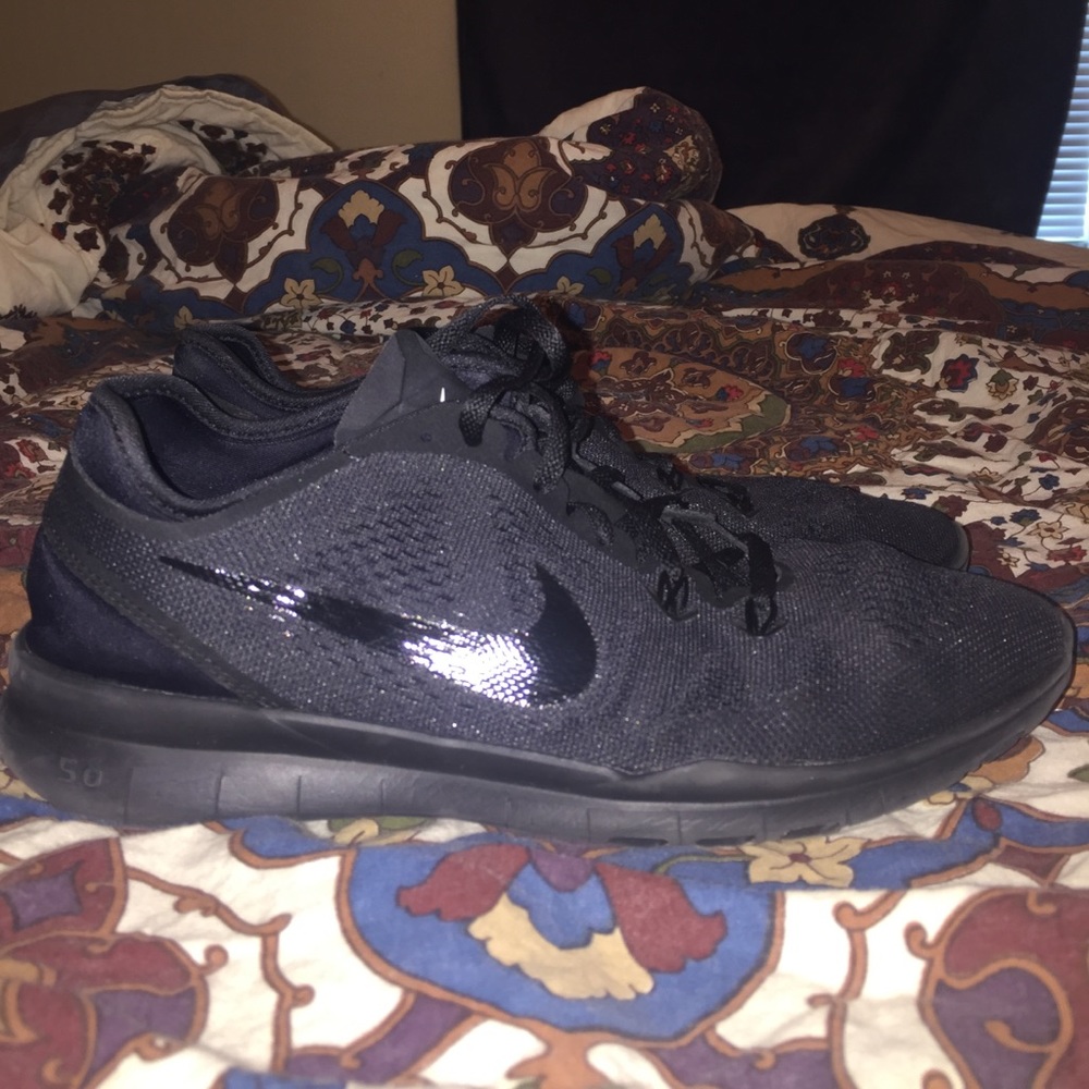 Black nikes