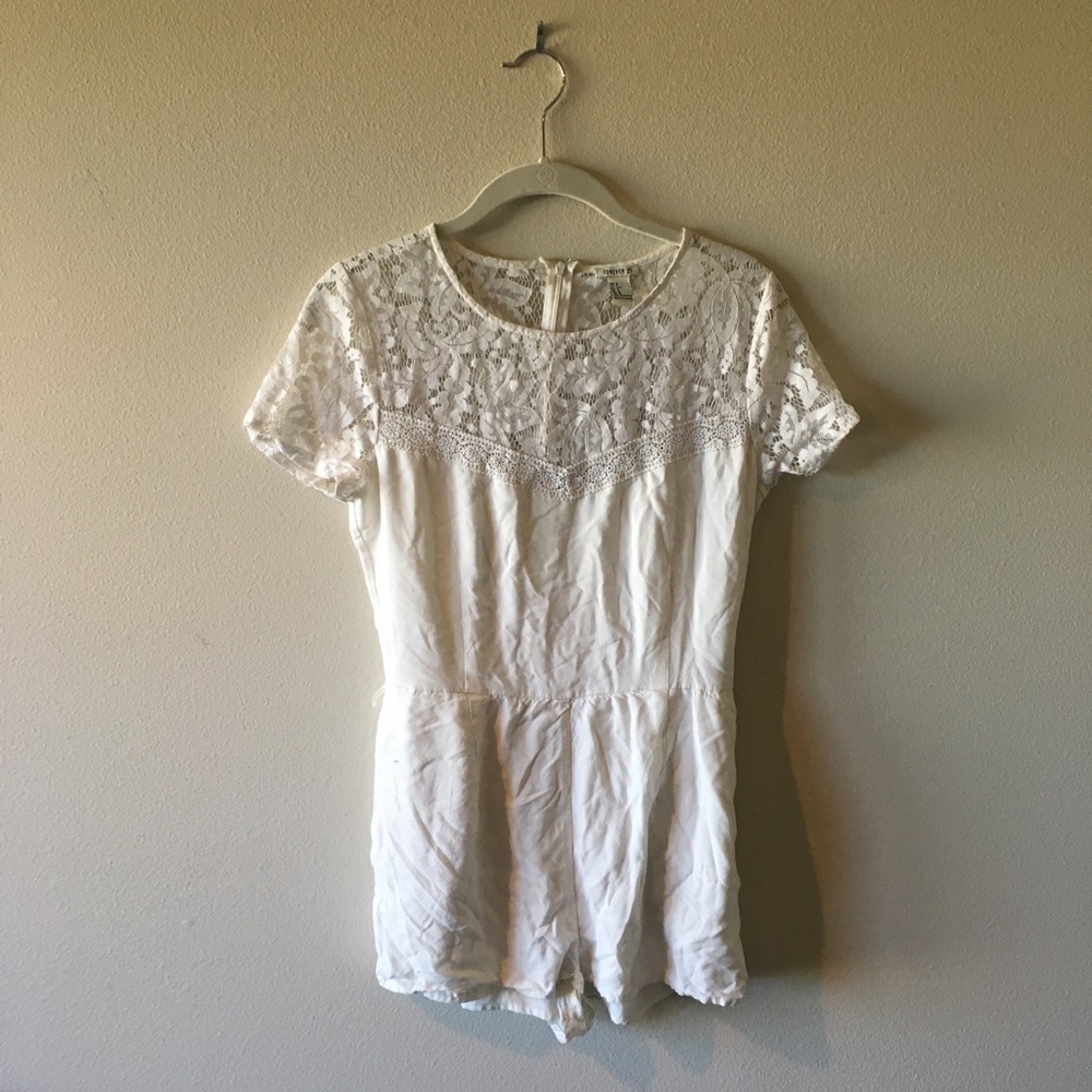 Cute white romper with lace detail ✨