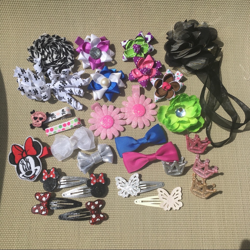 ✨SALE✨🎀 28-Pieces Girls Bows - Hair