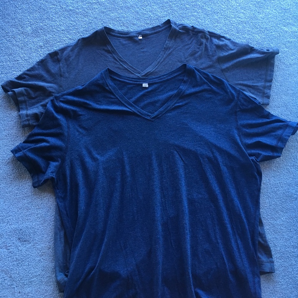 2 Lululemon Men's v-neck tshirt