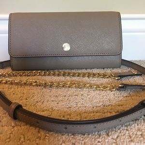 Michael Kors Jet Set Travel Wallet on Chain
