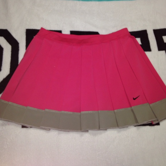 Nike Dresses & Skirts - Nike Skort💕