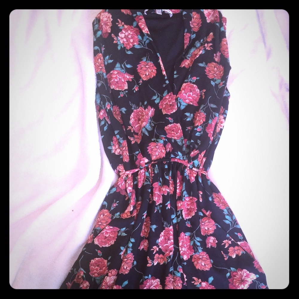 Collective concepts tie back dress w pockets - Picture 2 of 3