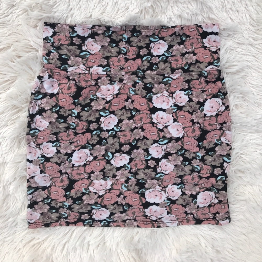 FLORAL MINI SKIRT