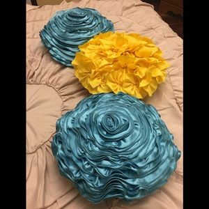 Throw pillows - Set of Three