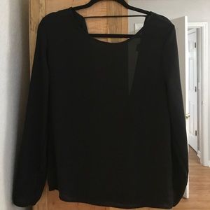Cute open back top! 🖤